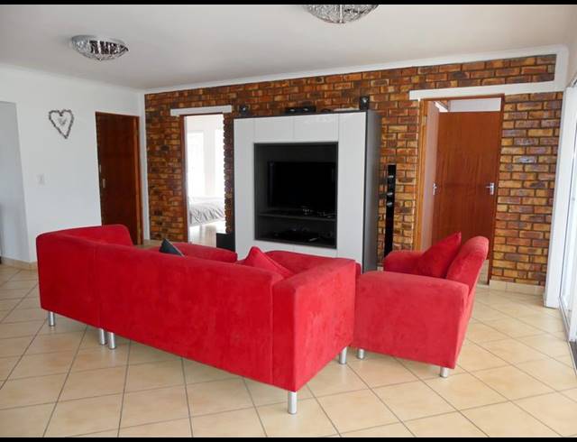 5 BEDROOM HOUSE FOR SALE IN SHELLEY POINT